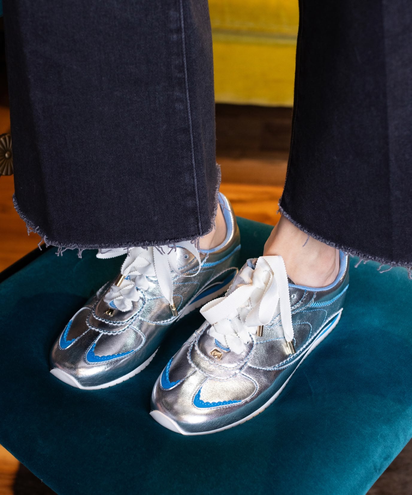 Speedbird_PDP_5x6_ShoeOnFoot_3_e07083ea-a066-4087-97e3-ce9d965a206f.jpg
